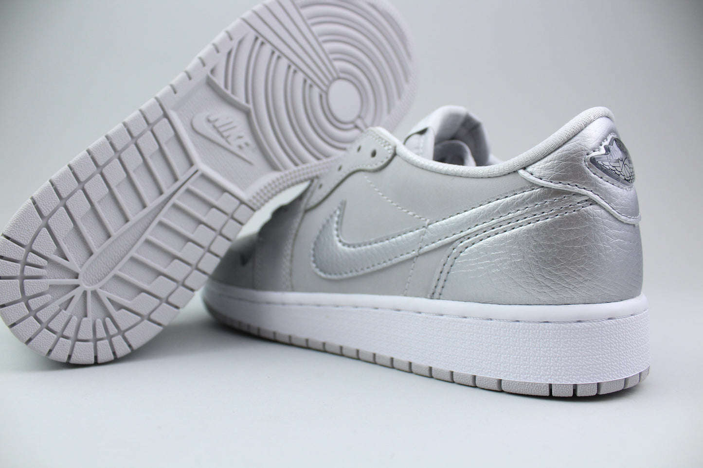 Air Jordan 1 Low OG GS 'Metallic Silver' - Metallic Silver - image 2