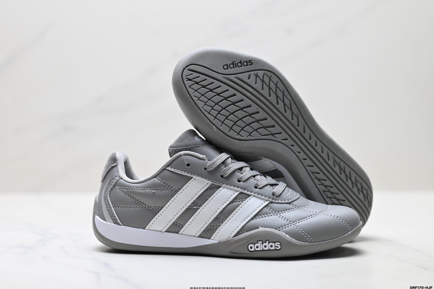 Adidas Herren Grau-Weiße Indoor-Trainingsschuhe
