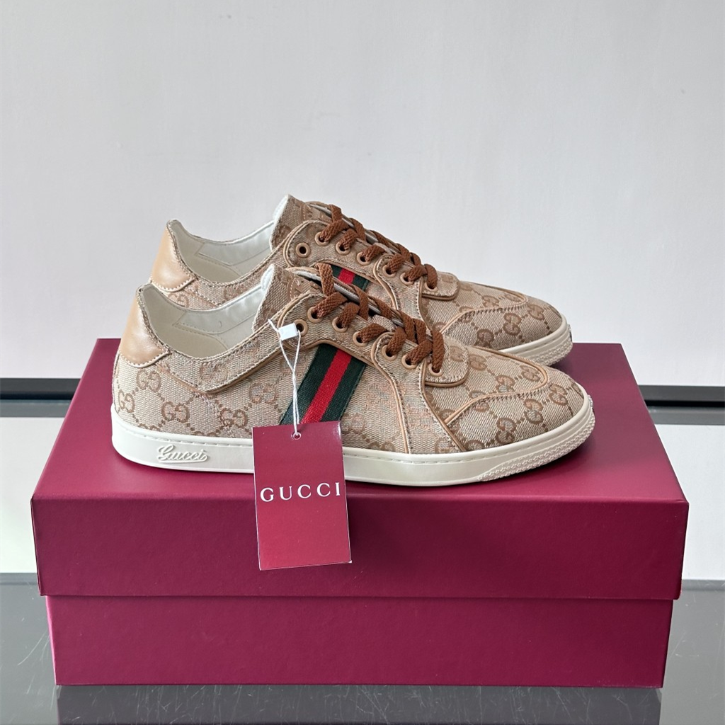 Gucci Shoes #69