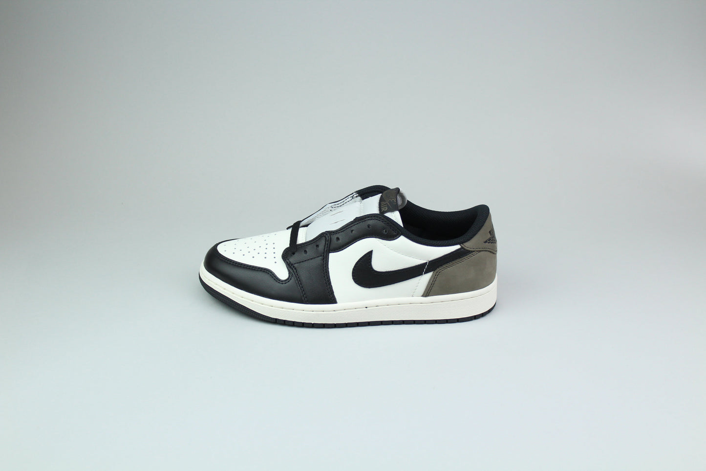 Air Jordan 1 Low OG 'Mocha' - Mocha - image 3