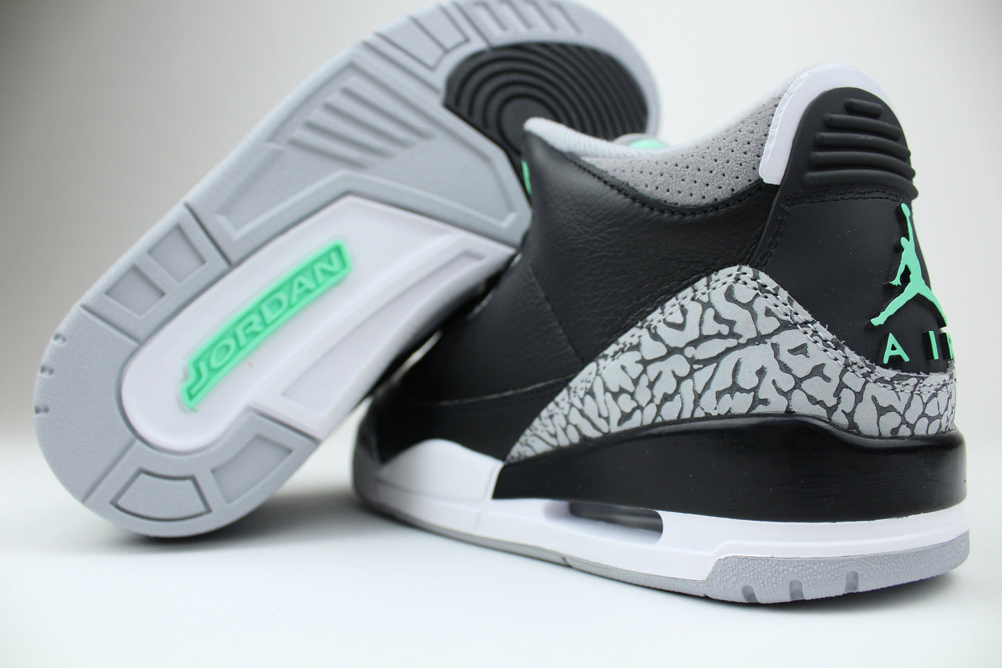 Air Jordan 3 'Green Glow' - Green Glow - image 2
