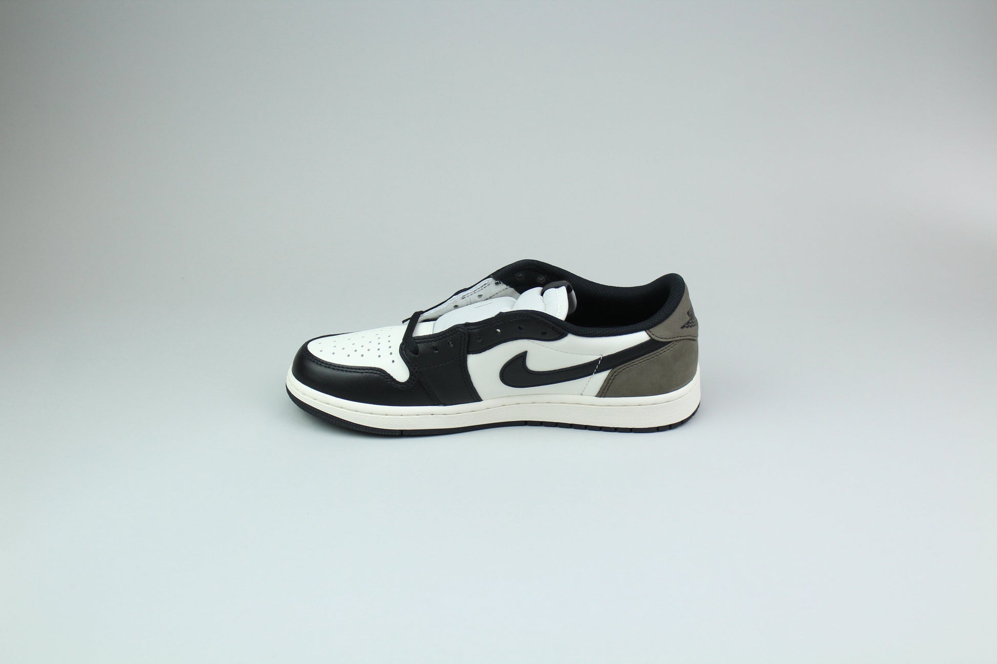 Air Jordan 1 Low OG 'Mocha' - Mocha - image 4