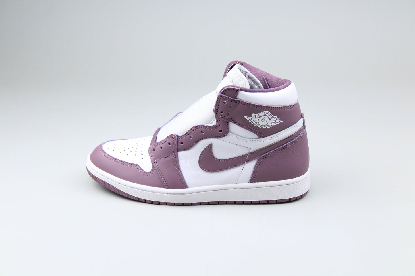 Air Jordan 1 Retro High OG 'Mauve' - Mauve - image 3