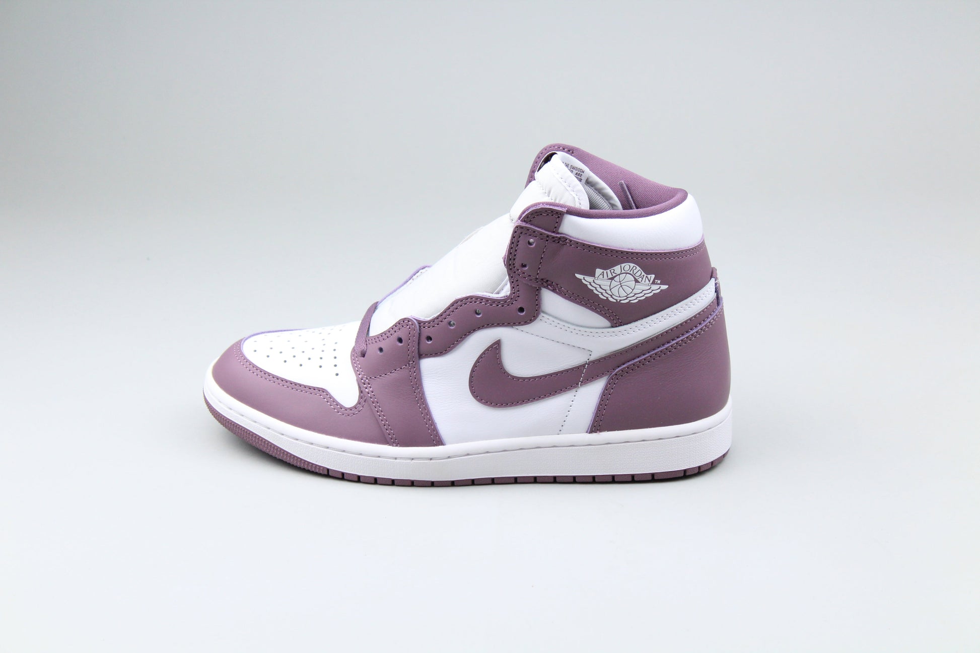 Air Jordan 1 Retro High OG 'Mauve' - Mauve - image 3