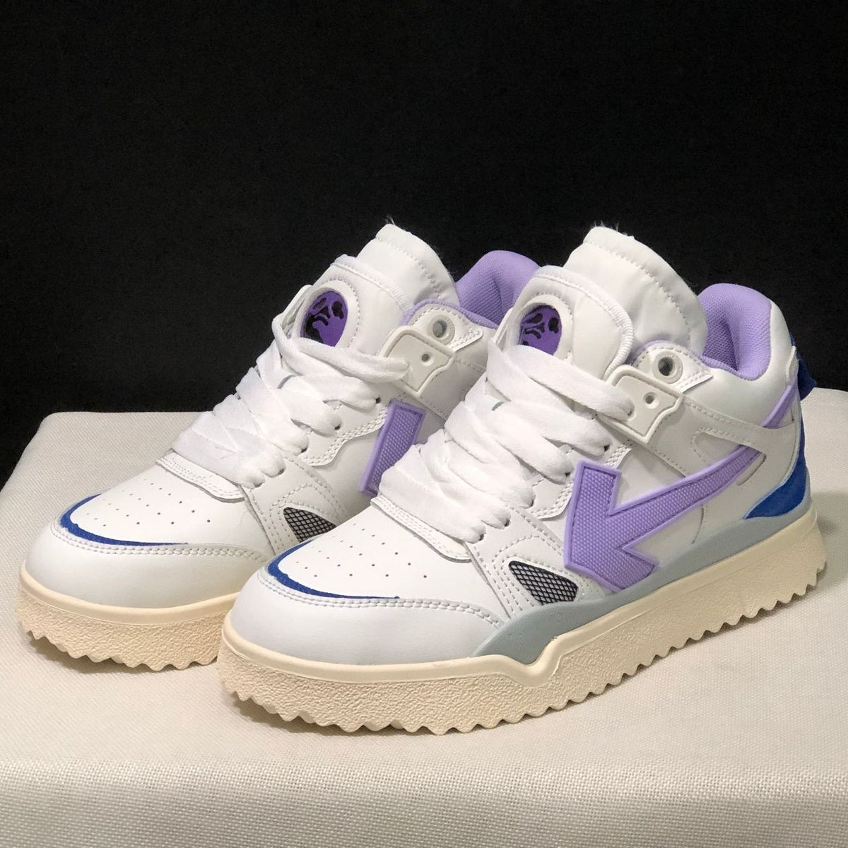 OFF-Whlte Arrow Logo Leather Sneakers #39