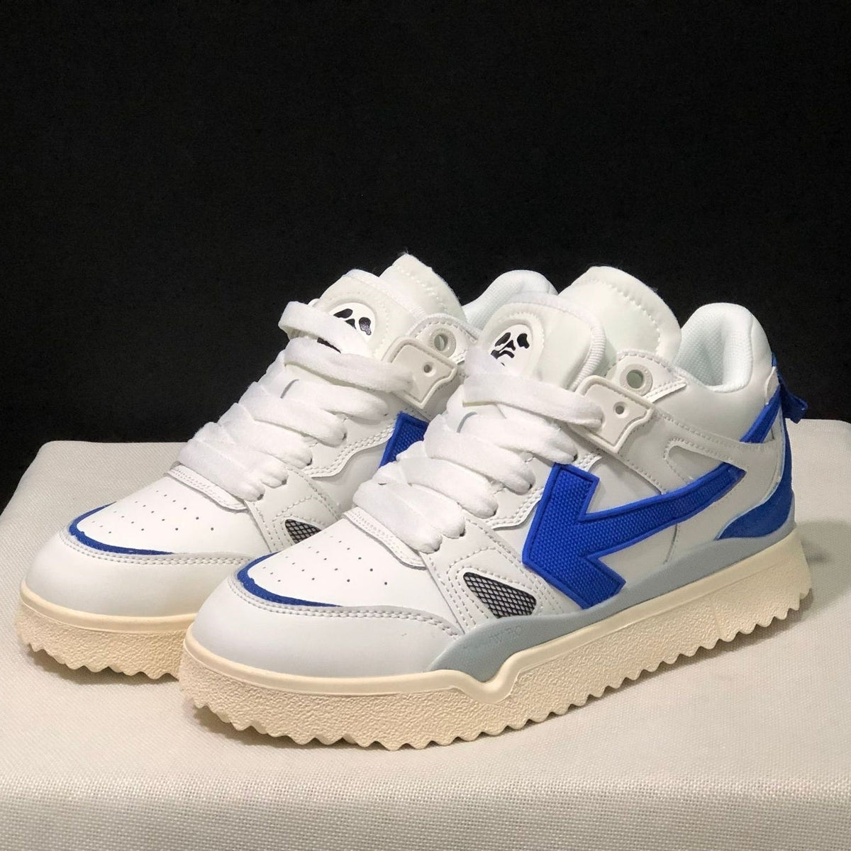 OFF-Whlte Arrow Logo Leather Sneakers #39