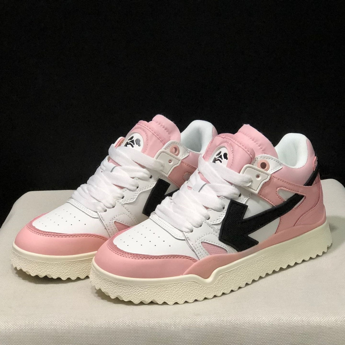 OFF-Whlte Arrow Logo Leather Sneakers #40
