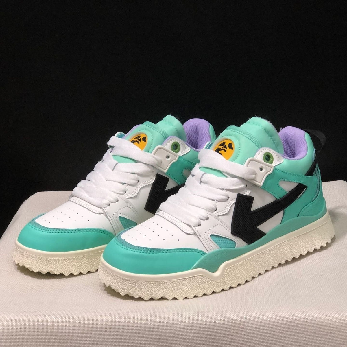 OFF-Whlte Arrow Logo Leather Sneakers #40